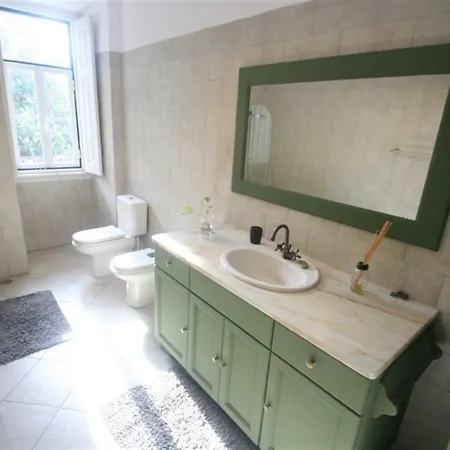 아파트 Superb 4 Bedroom Apartment In Lisbon *